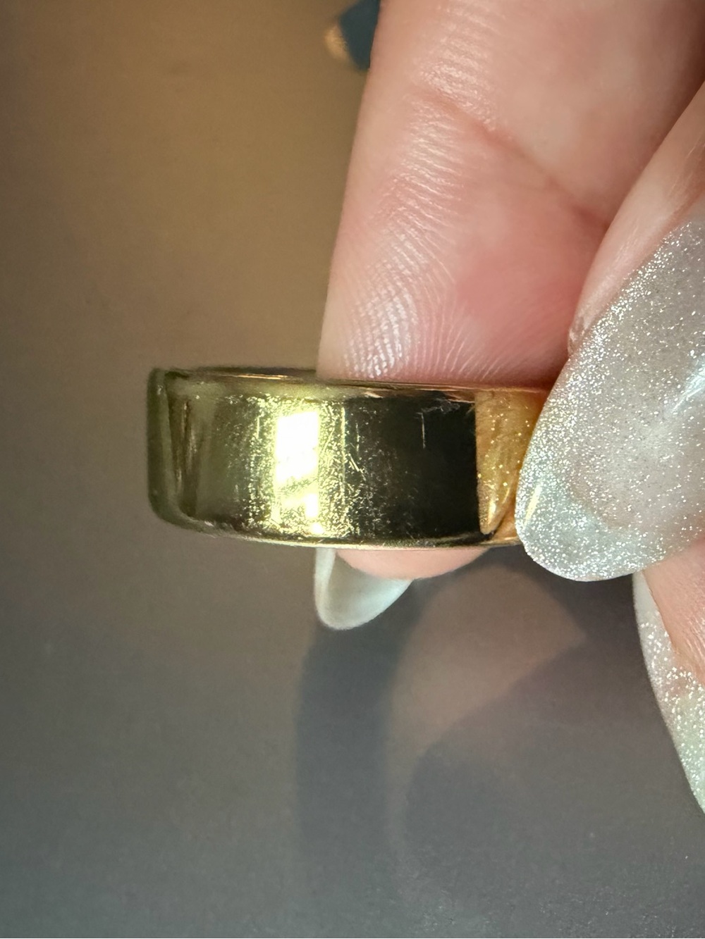 Oura Ring 4 in Gold Finish - excellent condition